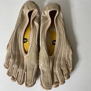 Vibram Five Fingers - beige size 10 womens